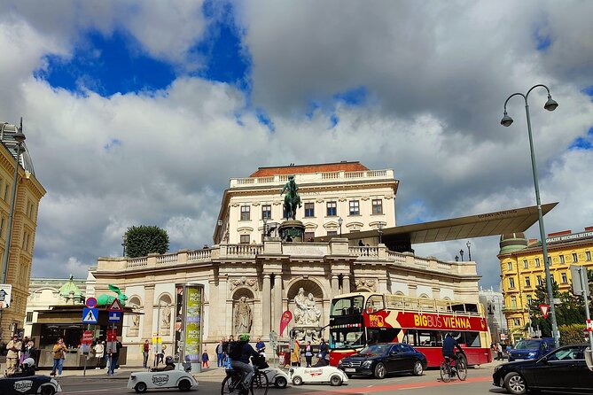 Vienna Highlight Tour - yue walk - Lobkowitzplatz and the art of Vienna