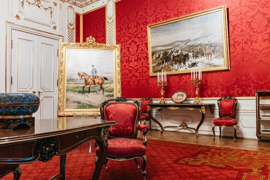 Vienna: Hofburg and Empress Sisi Museum Guided Tour - Entering the Sisi Museum
