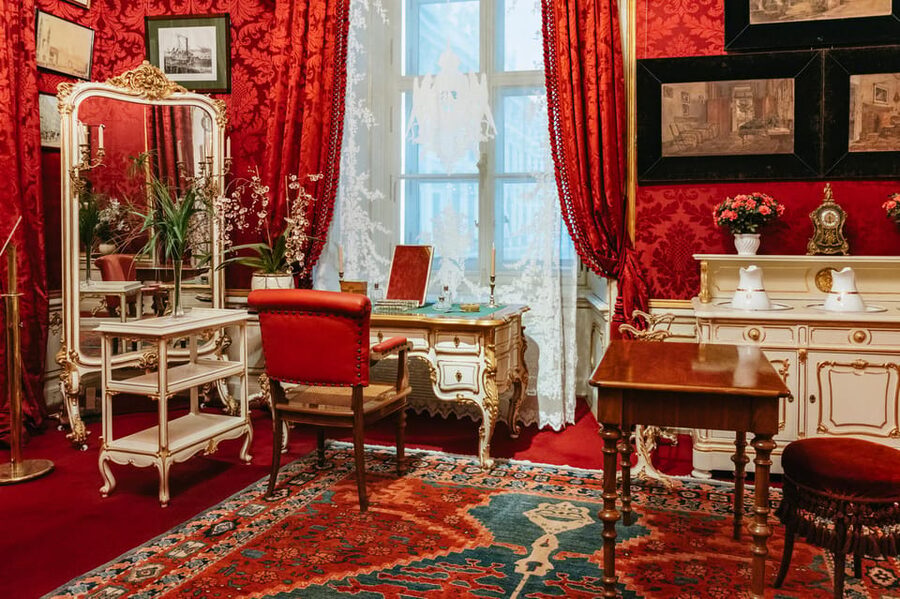 Vienna: Hofburg and Empress Sisi Museum Guided Tour - Six hundred years of imperial space