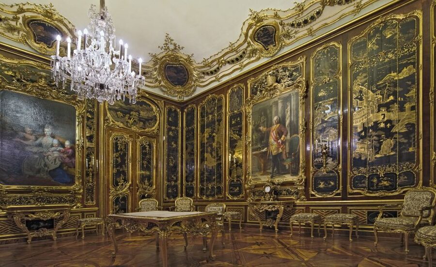 Vienna: Hofburg Palace and Sisi Museum Skip-the-Line Tour - Meeting point, languages, and access