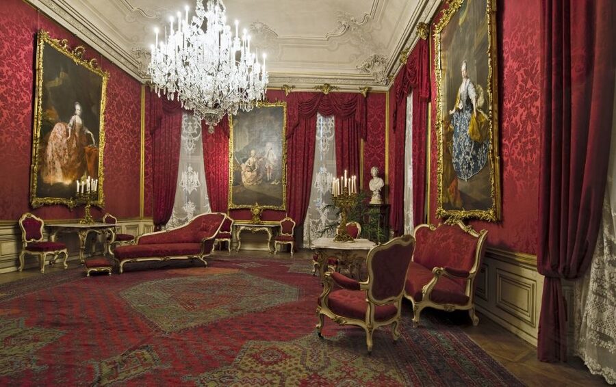 Vienna: Hofburg Palace and Sisi Museum Skip-the-Line Tour - The 2.5-hour option: hotel pickup with limited sightseeing time