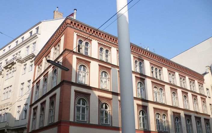 Vienna: Jewish Life in Leopoldstadt 2-Hour Walking Tour - What the $25 price delivers