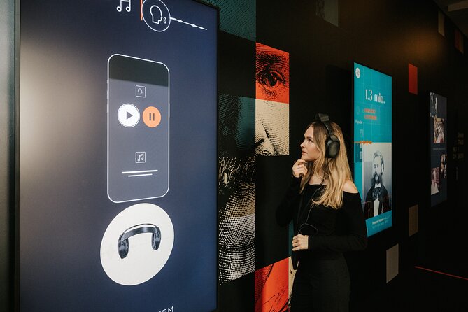 Vienna: King of Waltz - immersive Johann Strauss Museum - What the motion-sensitive headphones add