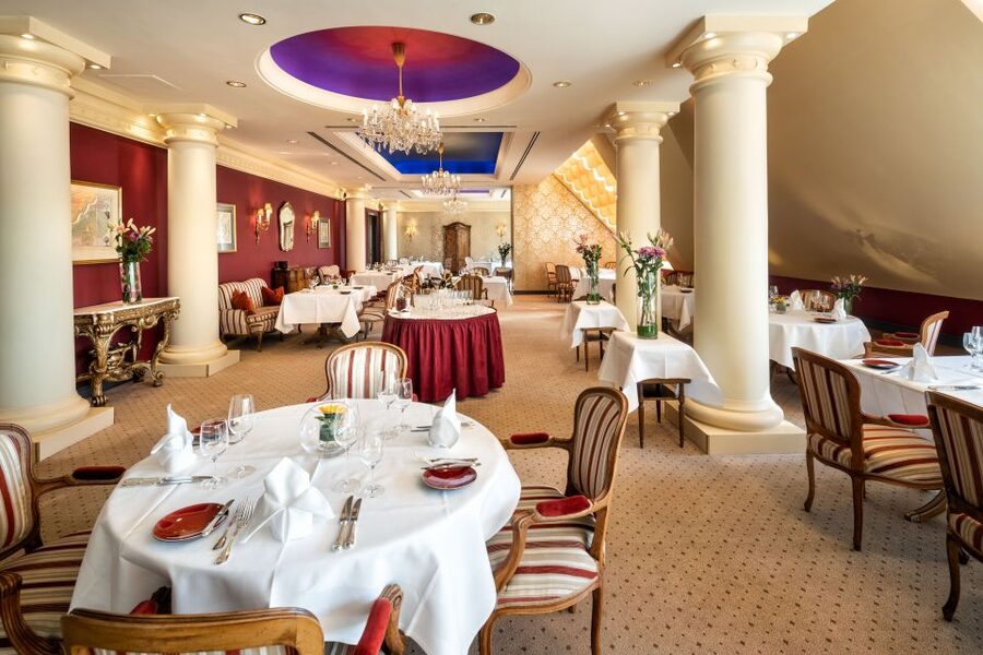 Vienna: Mozart Concert and Austrian Delights Dinner - Hearing Mozart inside Musikverein