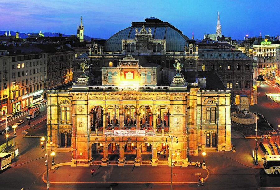 Vienna: Mozart Concert with Dinner and Carriage Ride - Choosing among Vienna’s concert halls