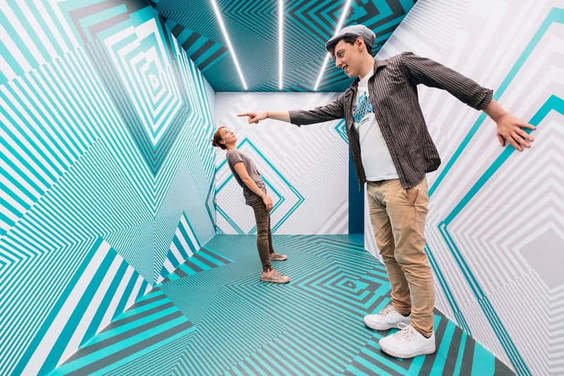 Vienna: Museum of Illusions Vienna Admission Ticket - The Ames room changes the size of your companions