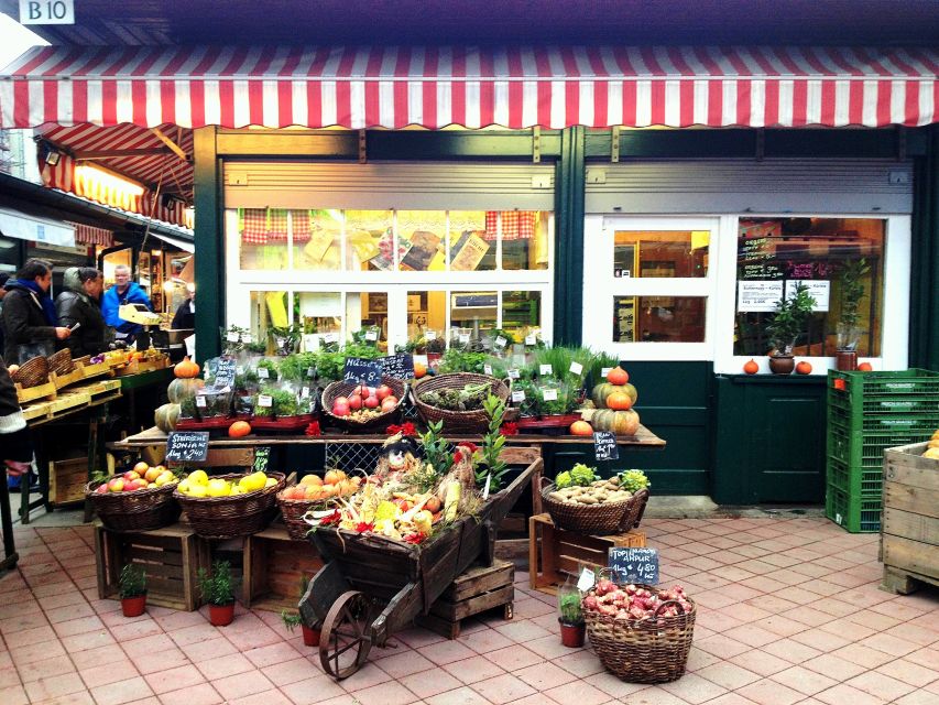 Vienna: Naschmarkt Food Tasting Tour - Walking into Naschmarkt with an appetite
