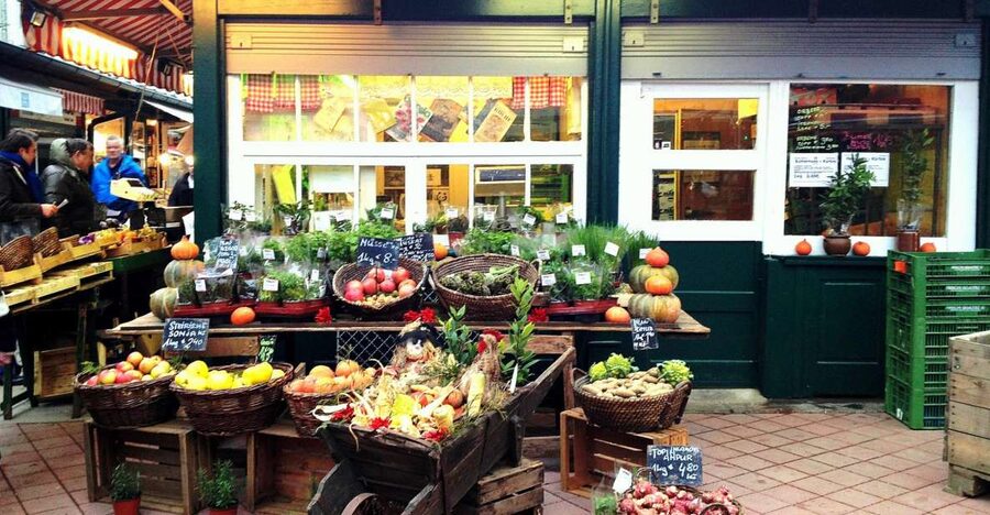 Vienna: Naschmarkt Food Tasting Tour - The guide makes or breaks the experience