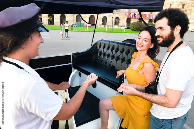 Vienna Oldtimer Tour (60 min) Incl. bottle of Prosecco - Starting at Albertinaplatz beside the Albertina