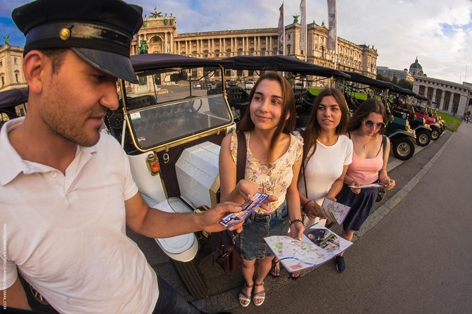 Vienna Oldtimer Tour (60 min) Incl. bottle of Prosecco - Hofburg Palace and the imperial center