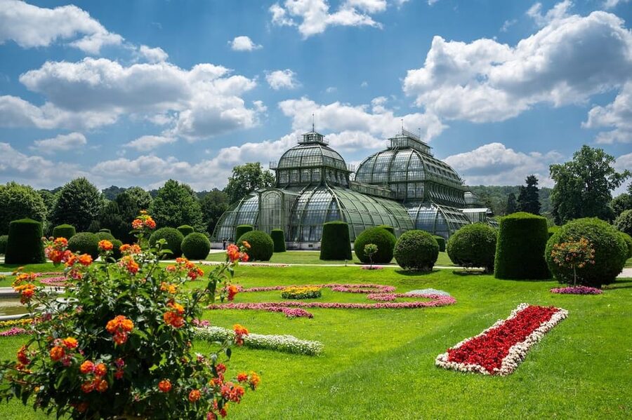 Vienna Private Full Day Tour – Tickets to Schönbrunn & Lunch - Taking the metro to Schönbrunn