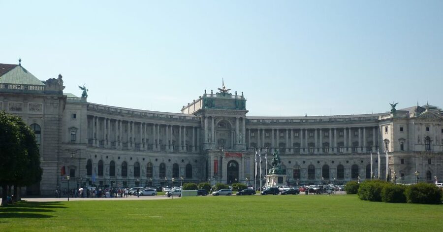 Vienna: Private Guided Walking Tour - Graben, Kohlmarkt, and the city’s grand front door