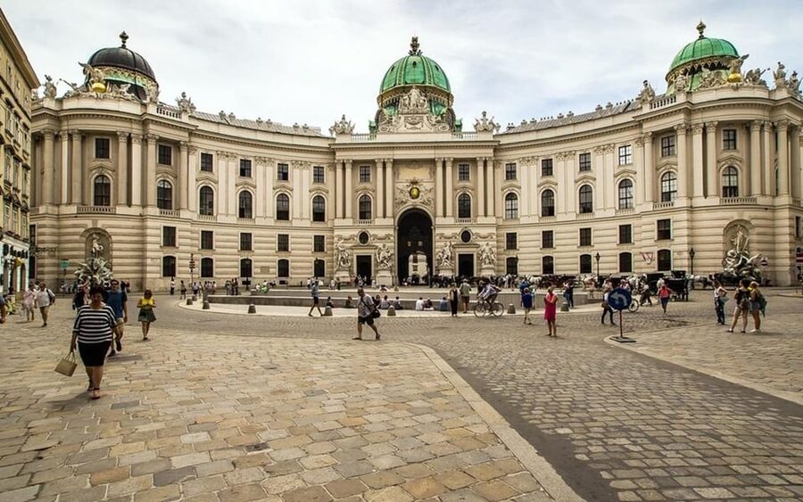 Vienna: Private Half-Day Sightseeing Tour - Schönbrunn Palace and the Imperial Summer Residence