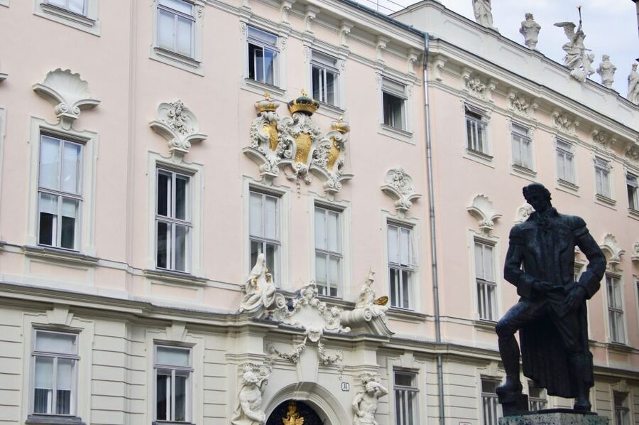 Vienna: Private Jewish Walking Tour - The University of Vienna and the intellectual city