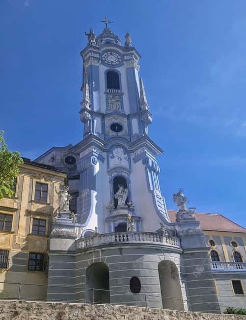 Vienna: Private Wachau tour to Dürnstein and Melk - The short drive toward Melk