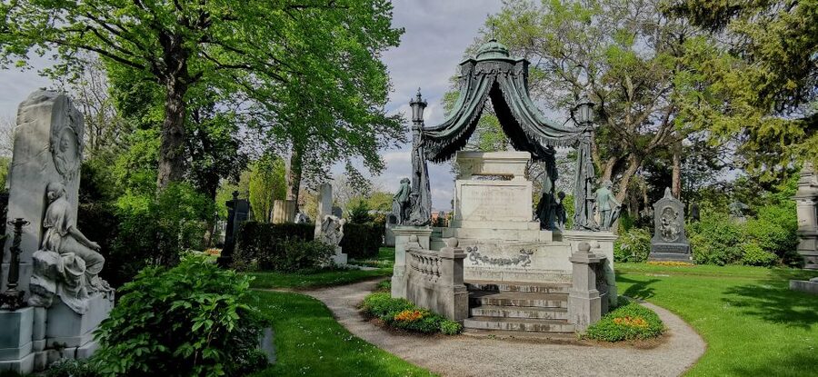 Vienna: Private Walking Tour of the Central Cemetery - Famous tombs and the Viennese taste for remembrance
