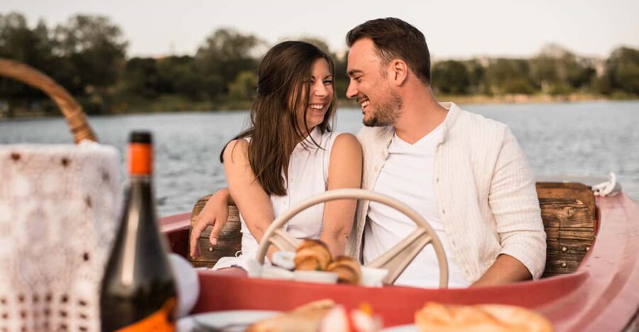 Vienna: Retro Boat Tour on the Danube River with Picnic - Key points to know before booking