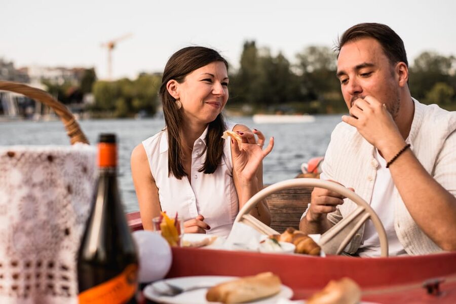 Vienna: Retro Boat Tour on the Danube River with Picnic - How the weather changes the plan