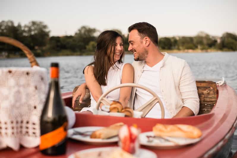 Vienna: Retro Boat Tour on the Danube River with Picnic - Is the $176 group price good value?