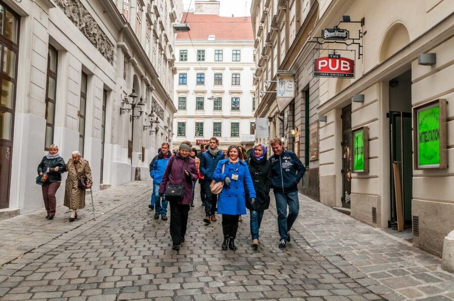 Vienna: Romantic Old Town 2-Hour Discovery Tour - Guide style and language choices