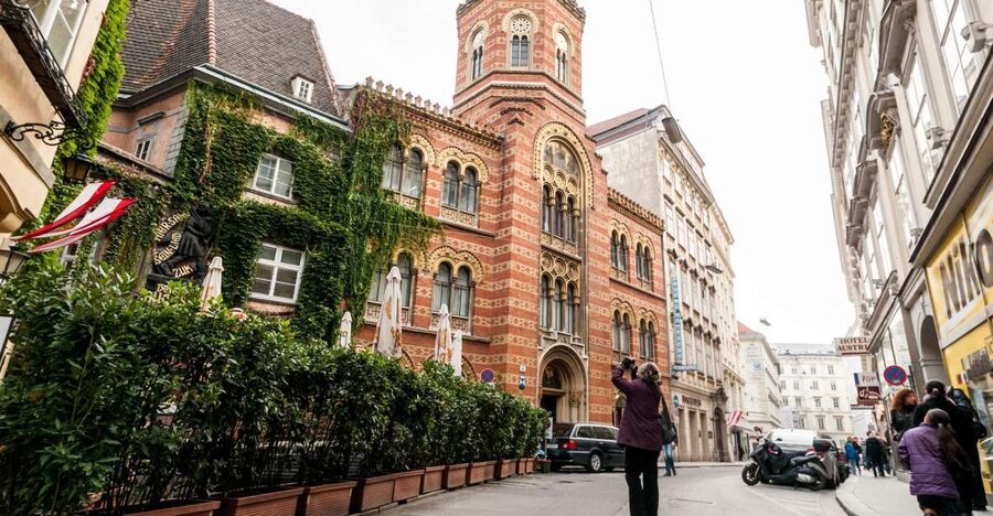 Vienna: Romantic Old Town 2-Hour Discovery Tour - Starting at Hoher Markt and the Anchor Clock