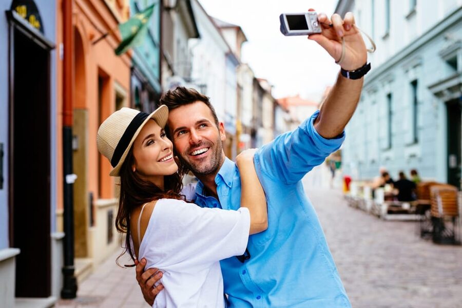 Vienna's Old Town and Attractions Self-Guided Tour Booklet - What reading on the move is really like