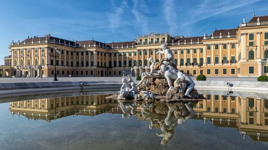 Vienna: Schönbrunn, Belvedere, Big Bus, Giant Wheel & Cruise - Using the Big Bus for Vienna orientation