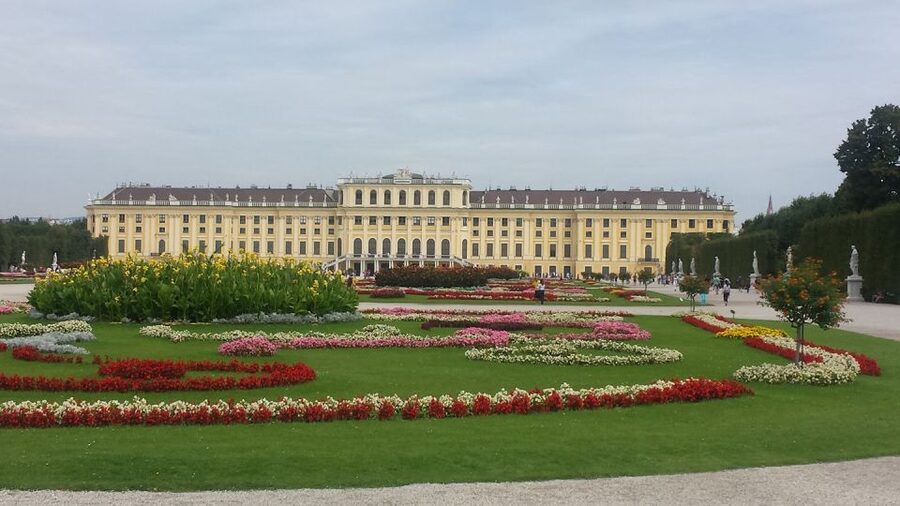 Vienna: Schönbrunn Palace and City Center Guided Tour - The 15-minute metro ride to central Vienna