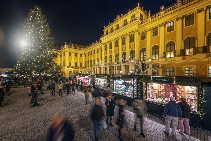 Vienna: Schönbrunn Palace & Christmas Market Walking Tour - Why Schönbrunn Palace is the right setting