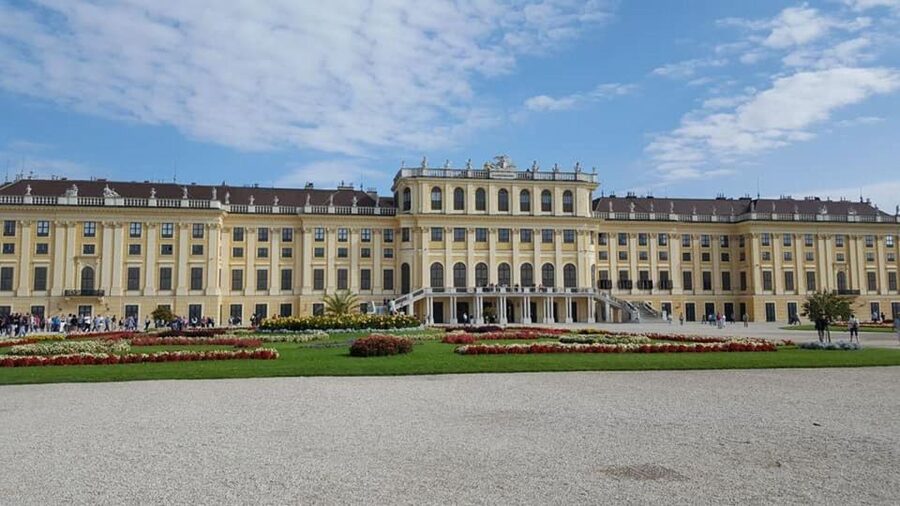 Vienna: Schönbrunn Palace & Christmas Market Walking Tour - The palace gardens add breathing room