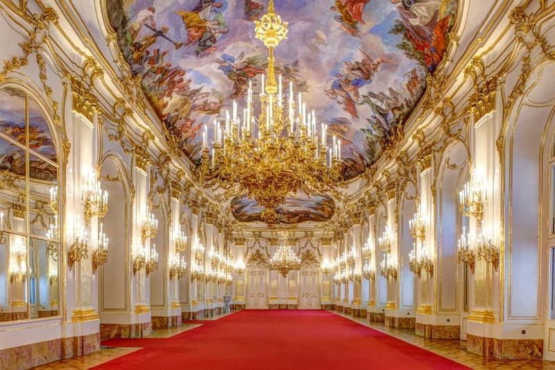 Vienna: Schönbrunn Palace Evening Tour, Dinner and Concert - The three-course Austrian dinner at 6:30 PM