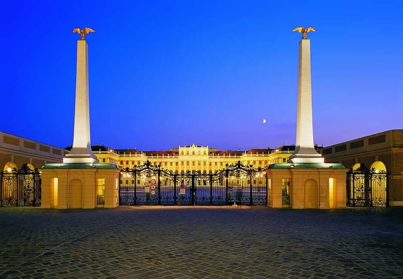 Vienna: Schönbrunn Palace Evening Tour, Dinner and Concert - Schönbrunn’s imperial rooms with an audio guide