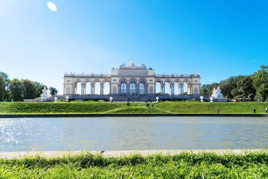 Vienna: Schönbrunn Palace & Garden Skip-the-Line Guided Tour - What the best guides add