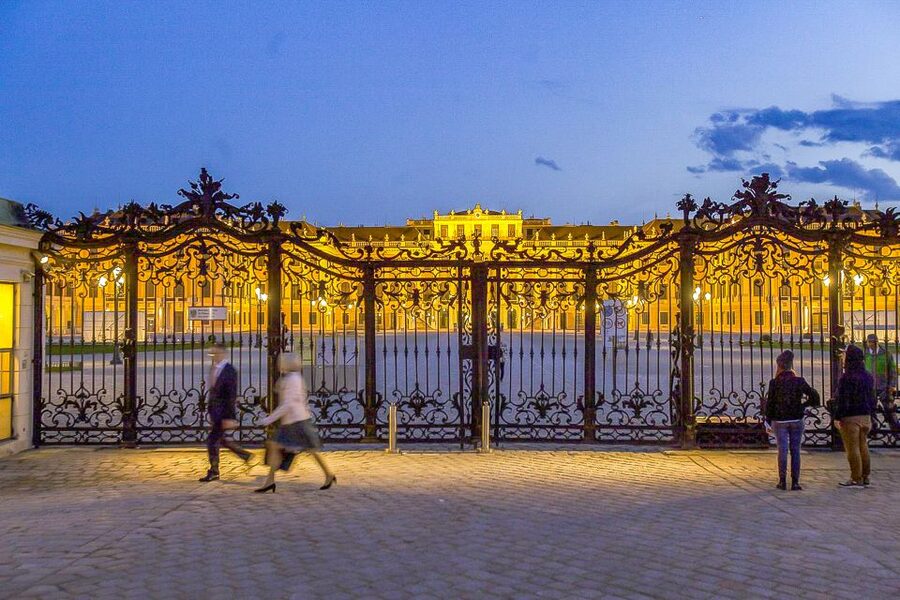 Vienna: Schönbrunn Palace & Gardens Skip-the-Line Tour - The gardens and the walk toward the Gloriette
