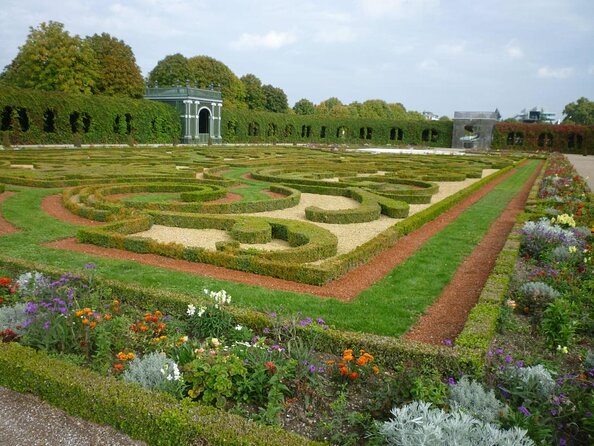 Vienna: Schönbrunn Palace Tour at 7 PM & Classical Concert - Key points to know before booking