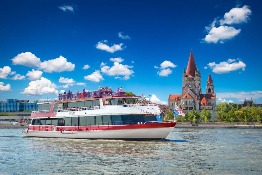 Vienna: Sightseeing Boat Tour with Lunch - What the Danube Canal route really shows you