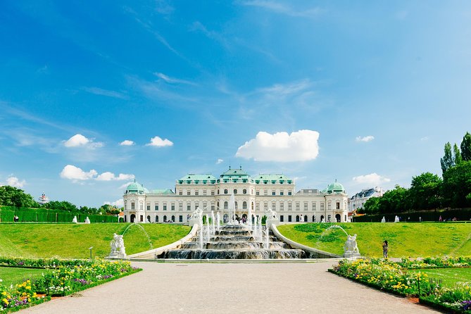 Vienna Sightseeing FLEXI Pass - The hop-on hop-off bus is more than a bonus