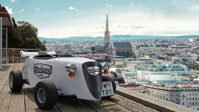 Vienna: Sightseeing Tour in Hotrod - Schwedenplatz, the MAK Museum, and Stadtpark