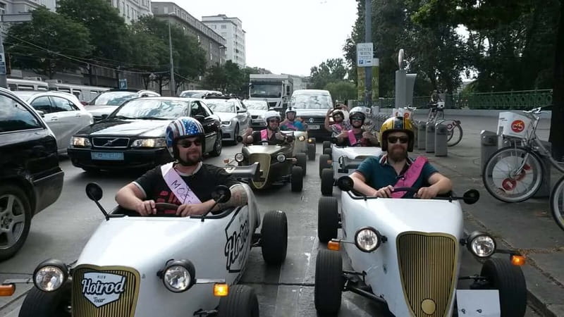 Vienna: Sightseeing Tour in Hotrod - Through the old town and along the open road