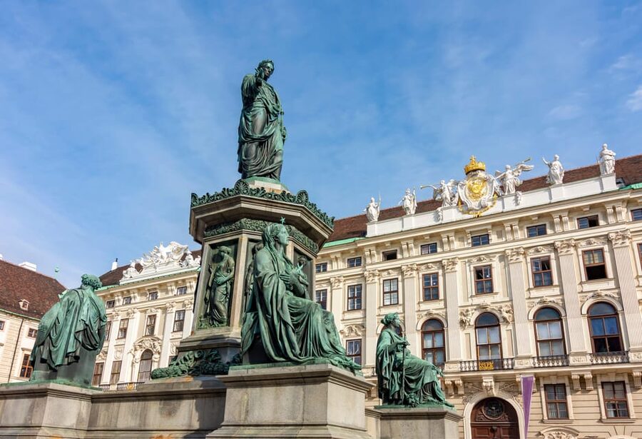 Vienna: Skip-the-Line Hofburg and Empress Sisi Museum Tour - Why the Hofburg works best with a guide