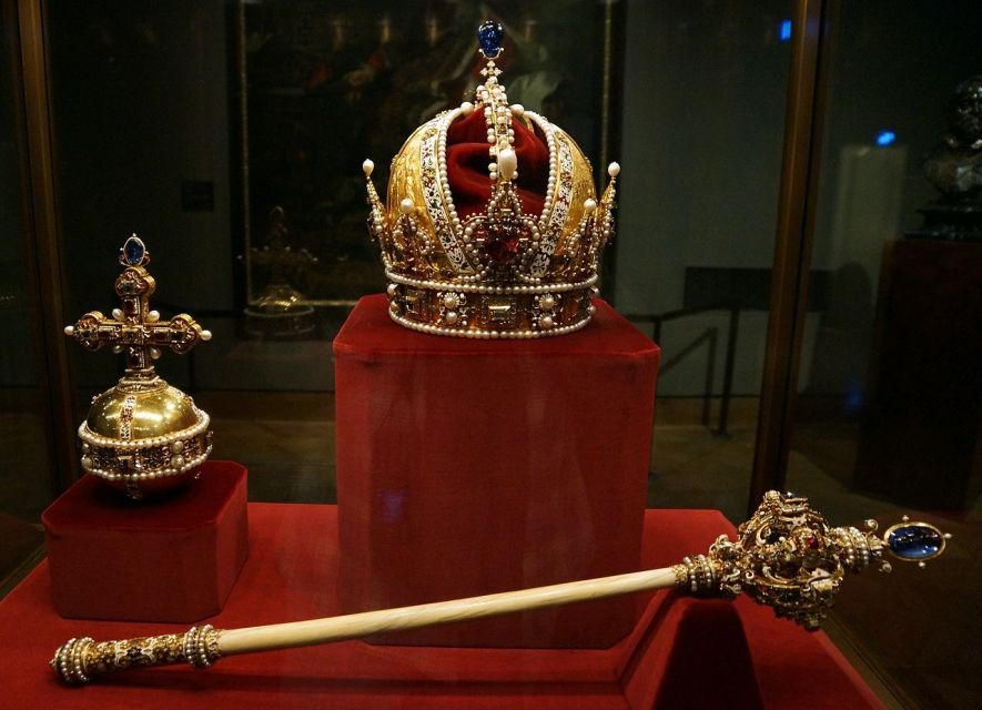 Vienna: Skip-the-Line Hofburg Ticket & Sisi Museum Tour - What makes the small group format useful