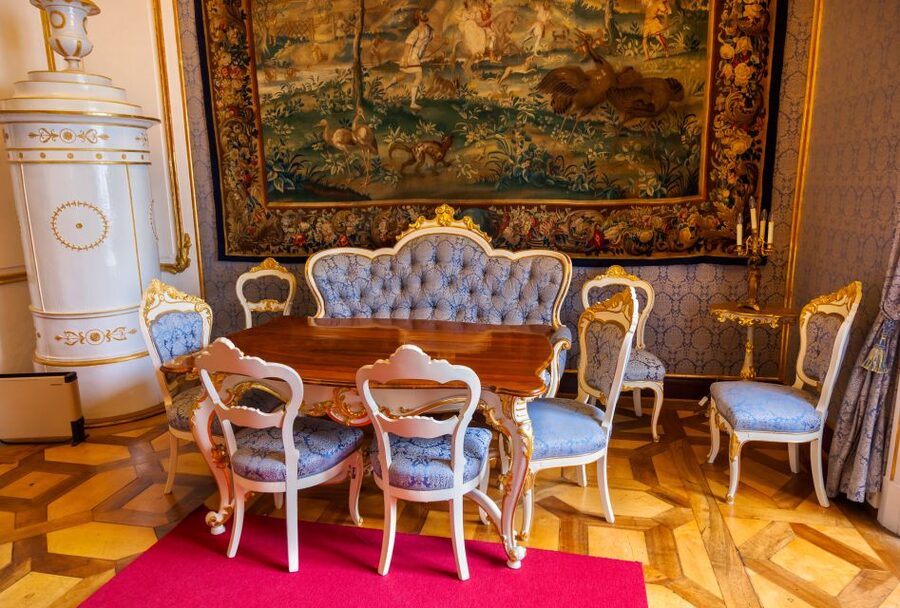 Vienna: Skip-the-Line Schonbrunn Palace Private Tour - The gardens, fountains, and 32 sculptures