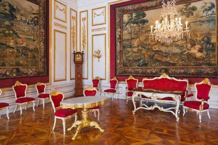 Vienna: Skip-the-Line Schonbrunn Palace Private Tour - Entering through the palace shop meeting point