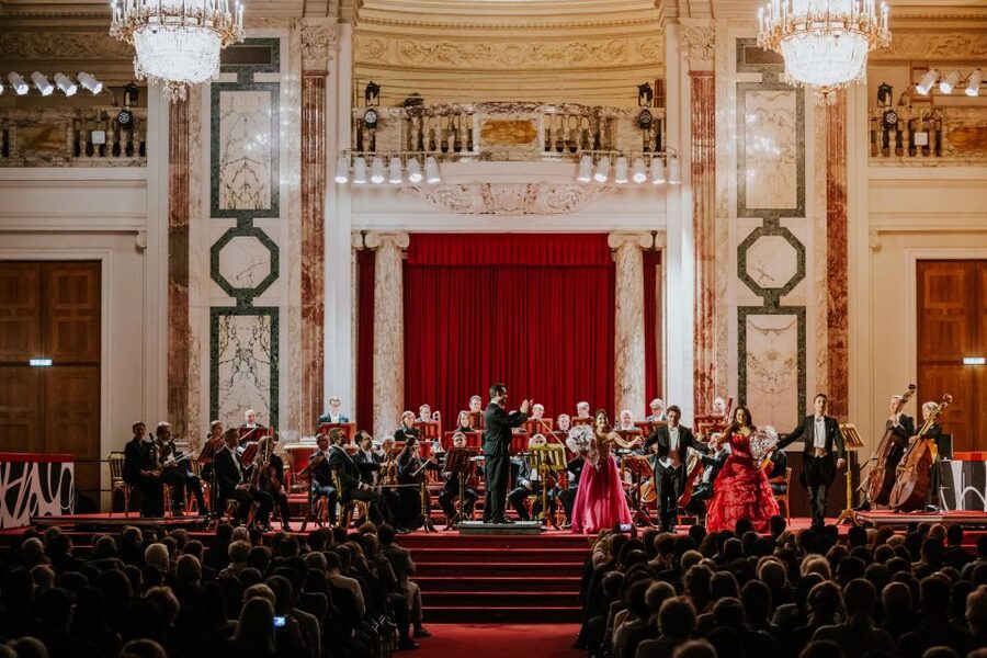 Vienna: Strauss and Mozart Concert at Hofburg Palace - The Viennese jokes are part of the show