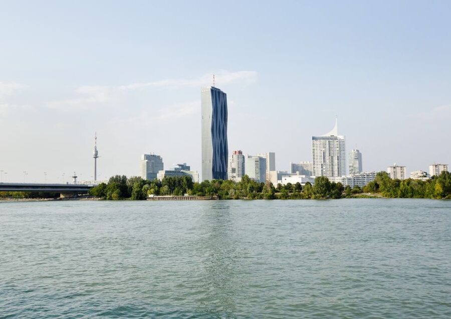 Vienna: Sunday Brunch Danube Cruise & Live Music - Live music by three named performers