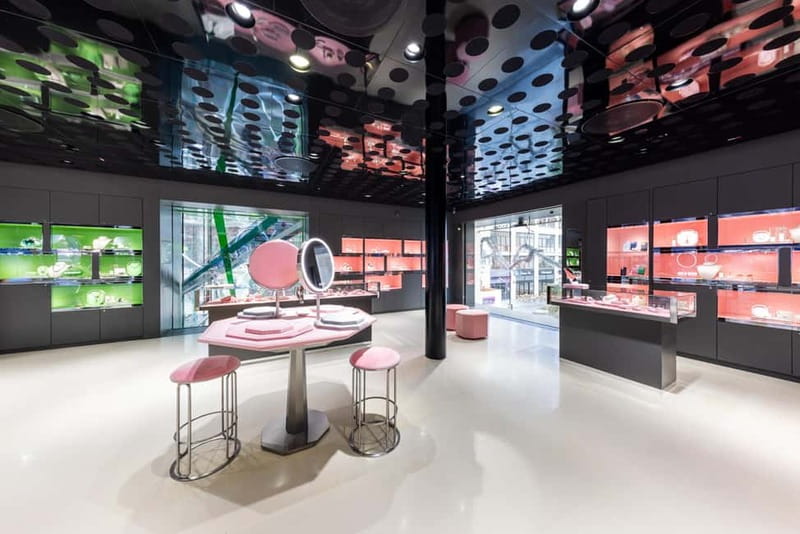Vienna: Swarovski DIY Workshop Experience - Designing the luggage tag