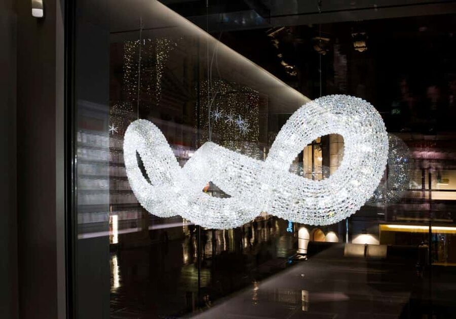 Vienna: Swarovski House Tour with Champagne and Gift - Champagne at the Moët & Chandon Bar