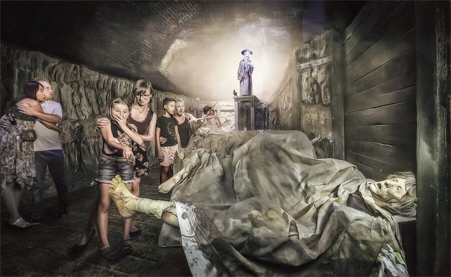Vienna: Time Travel and Magic Vienna History Tour - From an air raid shelter to Chancellor Figl