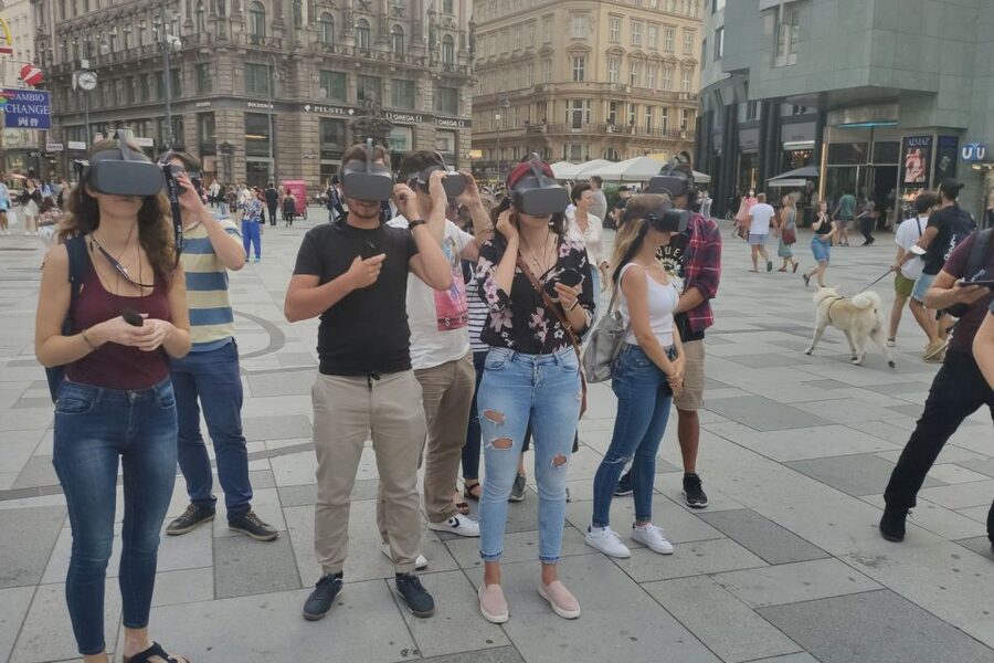Vienna: Time Traveling Virtual Reality Sightseeing Tour - Vienna at the Opera in the 1920s