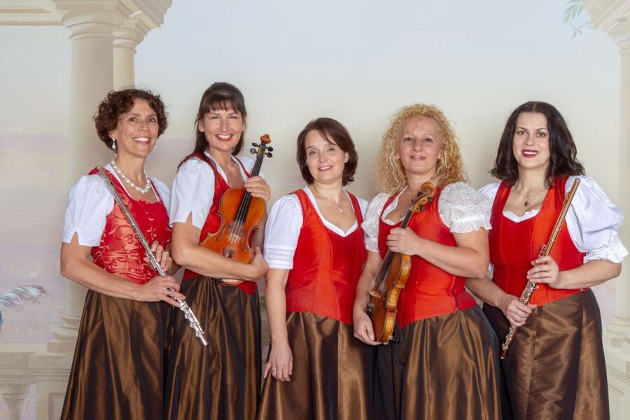 Vienna: Traditional Dinner Show at the Wiener Rathauskeller - Is $97 good value in Vienna?